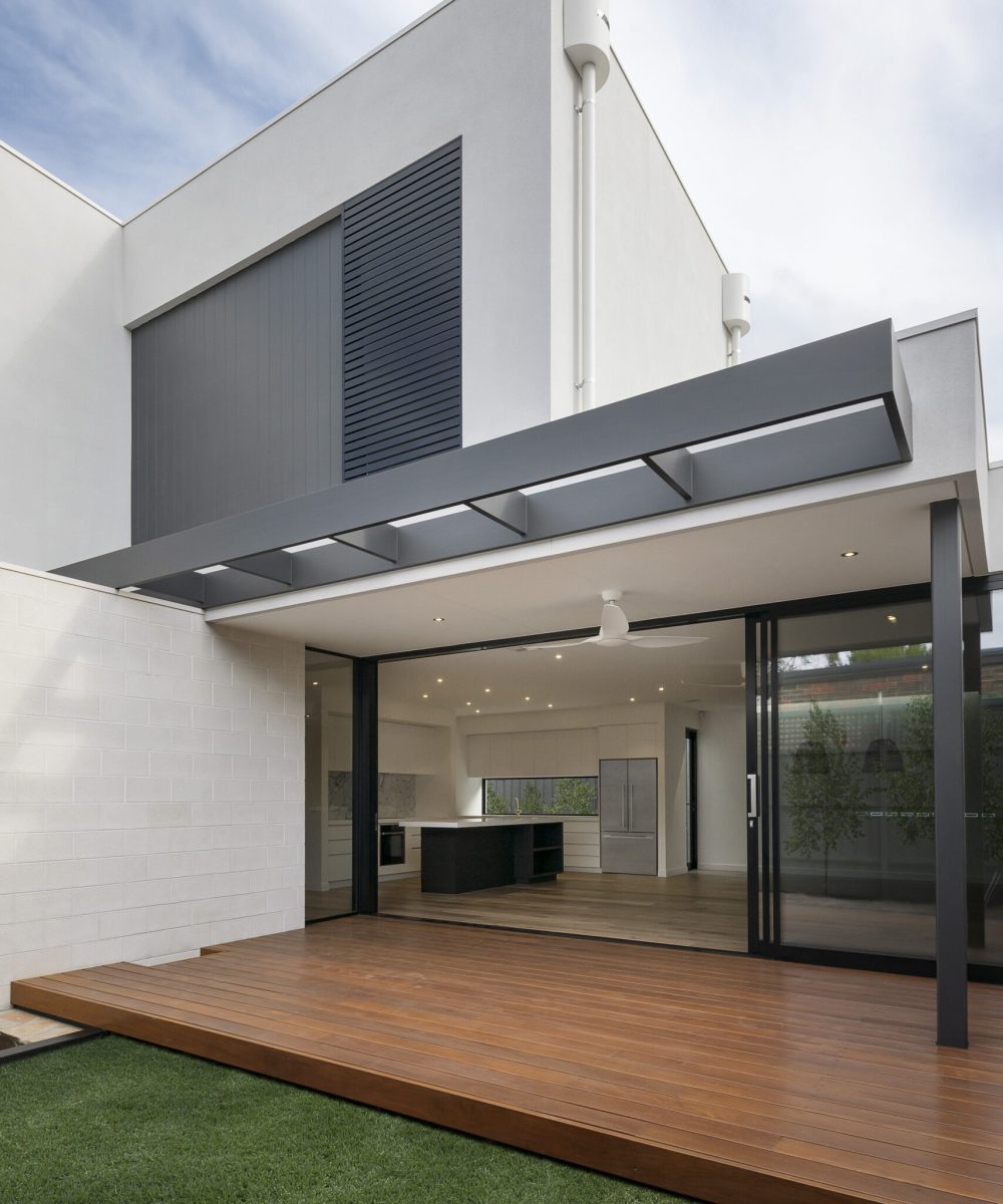 modern-home-architecture-with-open-indoor-outdoor-2026-03-09-03-26-40-utc